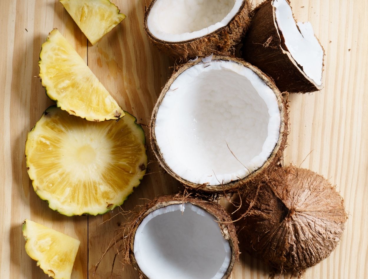 Gelatina com abacaxi e coco: sobremesa tropical pronta em menos de meia hora