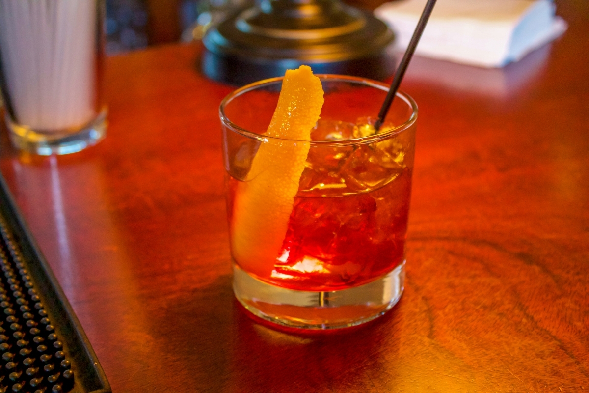 Drink Old Fashioned: saiba como fazer a bebida mista clássica e super pedida