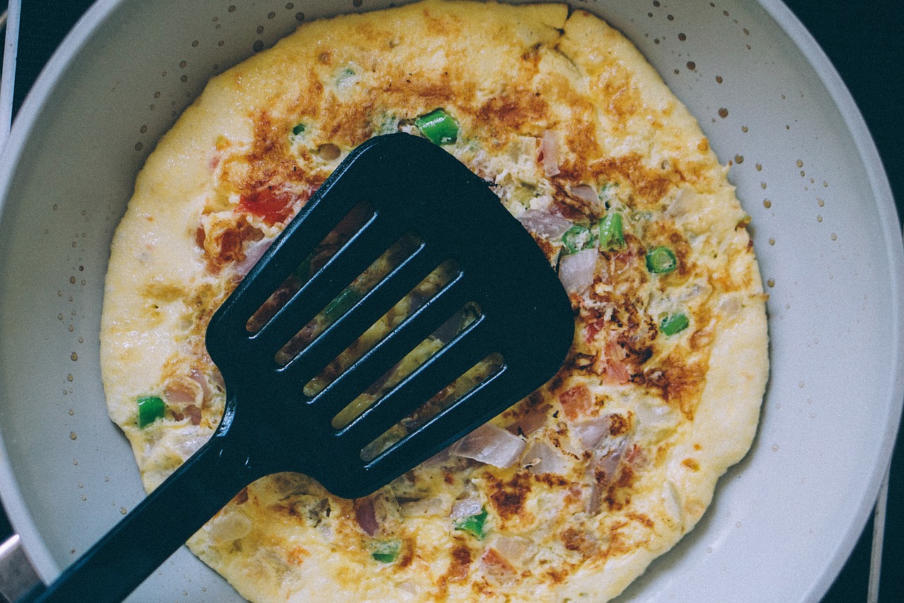 omelete simples de forno para café da manhã, almoço ou jantar