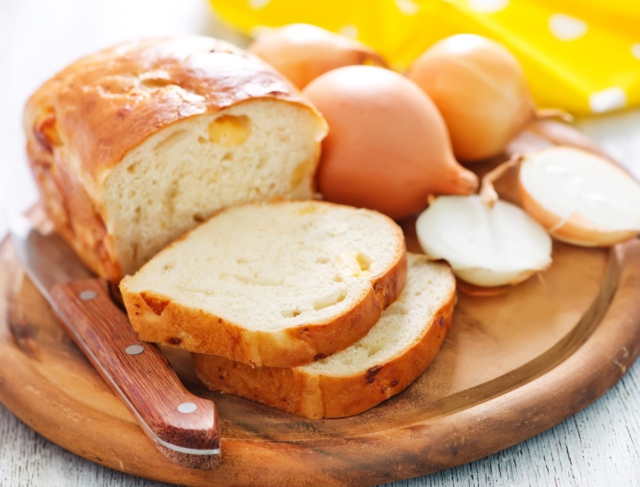 Pão de cebola fofinho; fácil de fazer e com um sabor espetacular