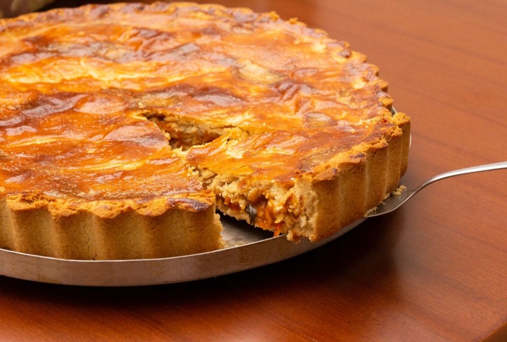 Torta de frango cremosa e simples Torta de frango cremosa e simples