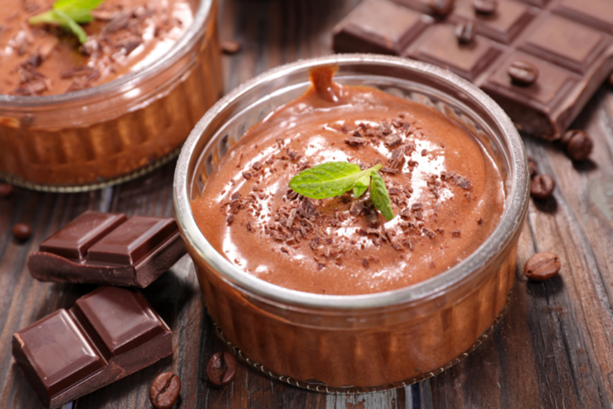 Aprenda a fazer a mousse de chocolate como sobremesa- Reprodução Canva