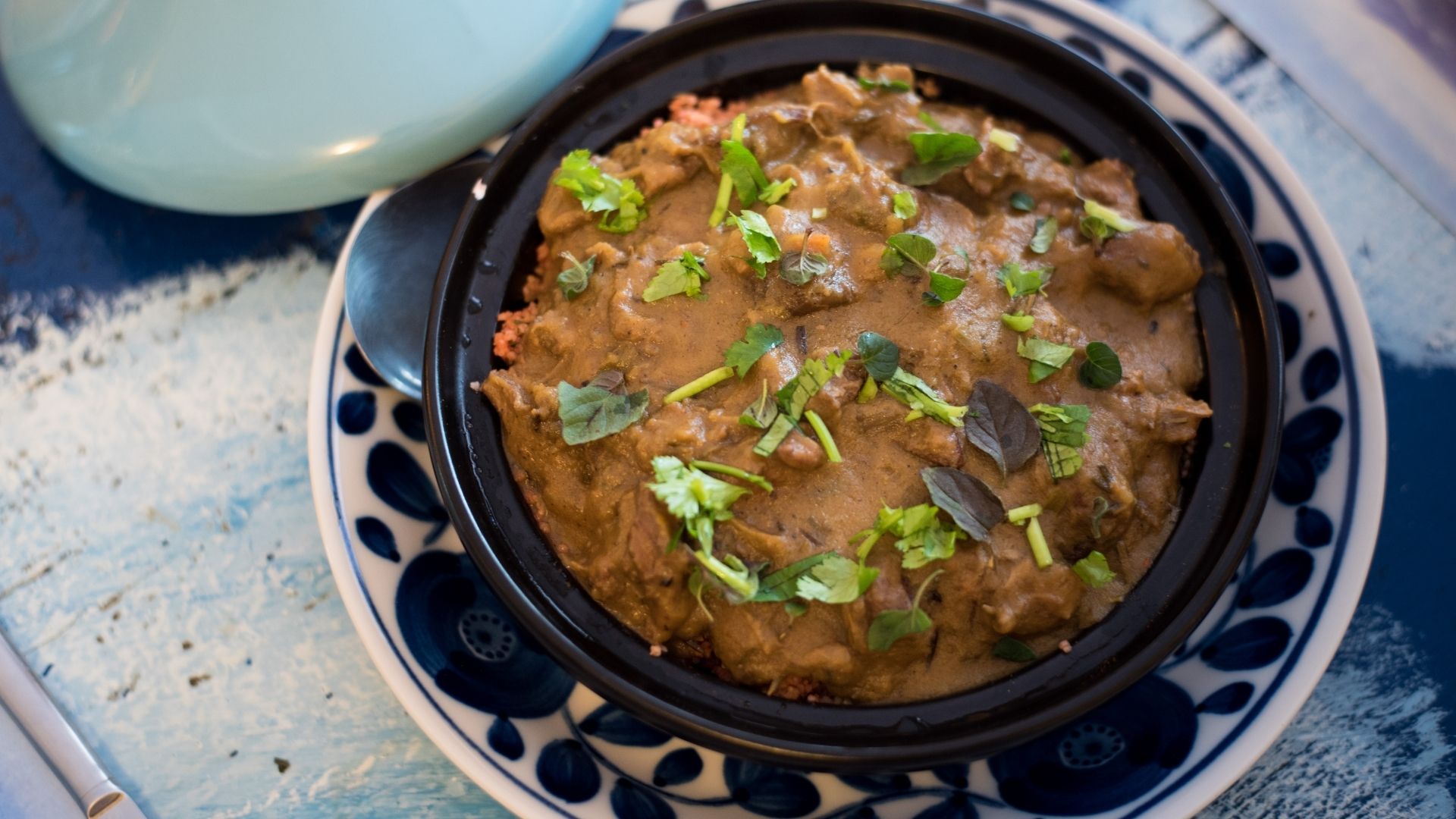 Tutu à parmegiana servido no almoço (Imagem canva)