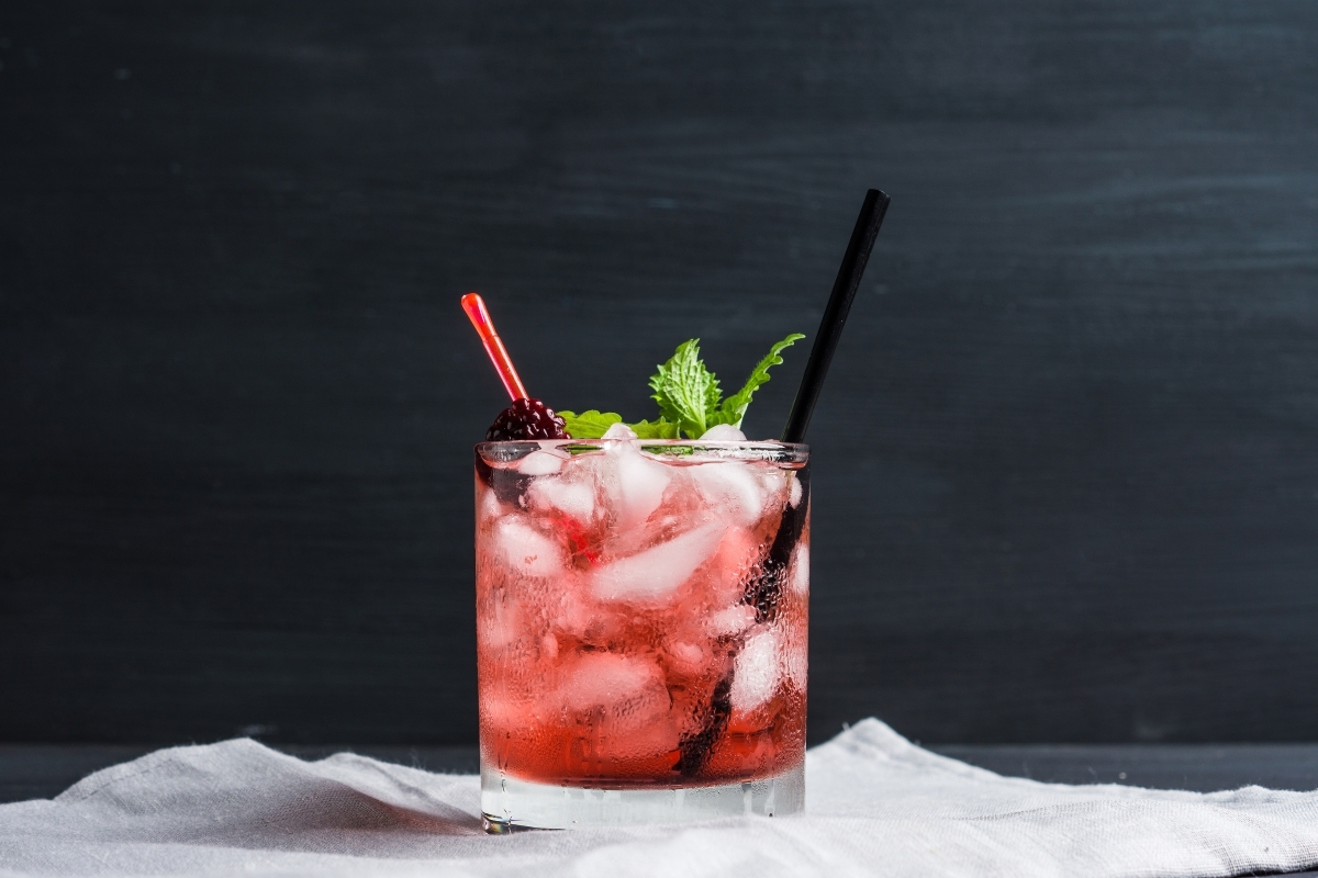 Drink de amora sem álcool: saiba como fazer bebida mista deliciosa e cheia de cor