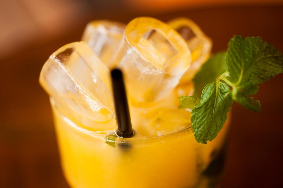 Drink Caipirinha de tangerina: confira receita dessa bebida mista diferente e super saborosa
