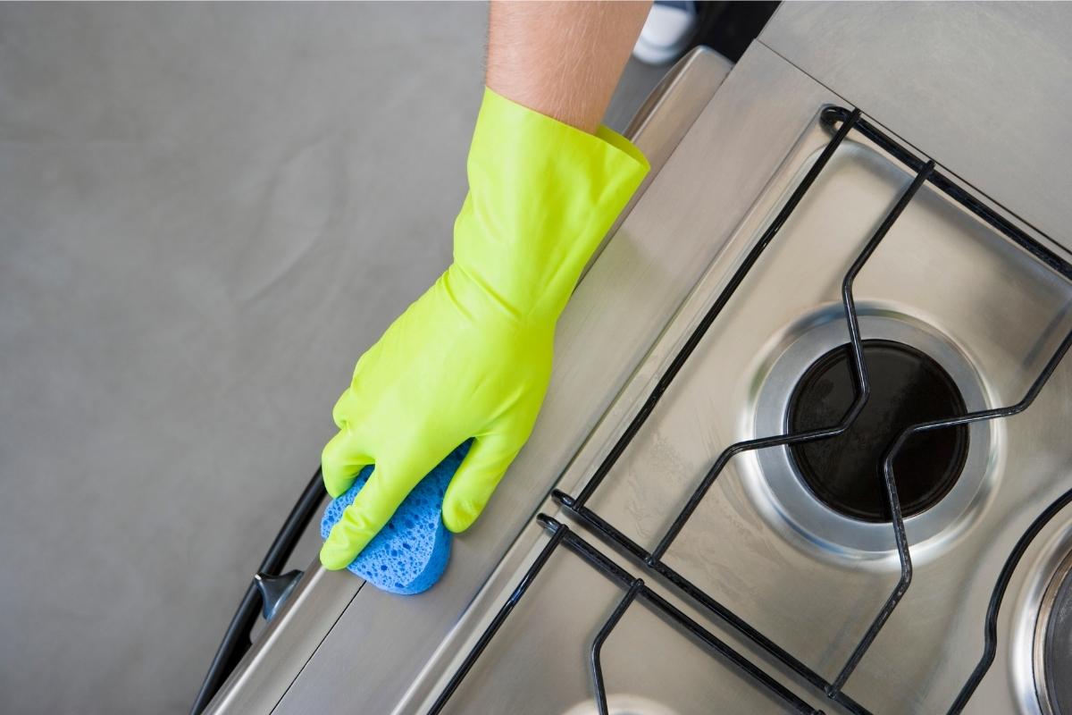 3 dicas para facilitar a limpeza diária do fogão: confira e agilize o seu dia a dia