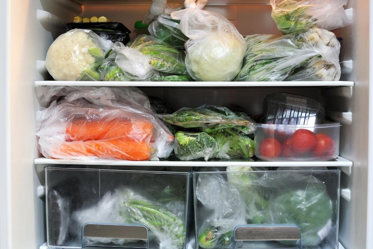 Como manter verduras mais fresquinhas na geladeira? Veja aqui a forma ideal