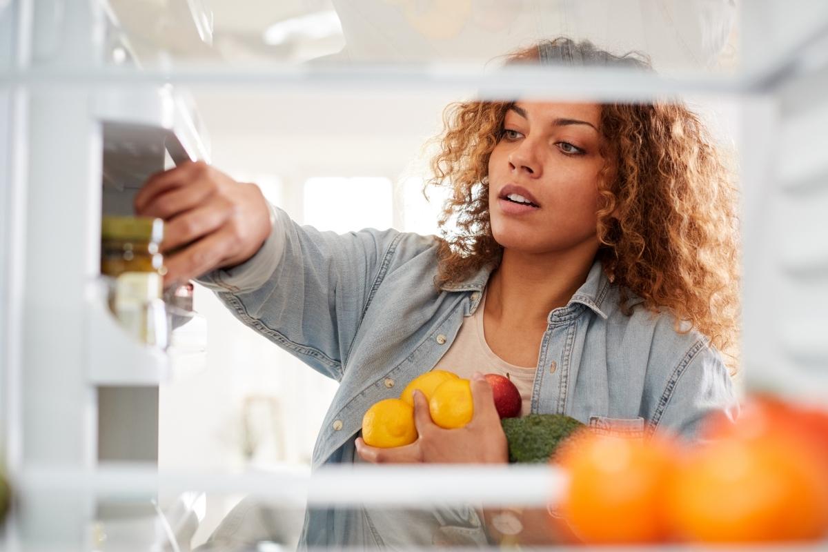 Como organizar alimentos na geladeira corretamente? Veja aqui a forma correta