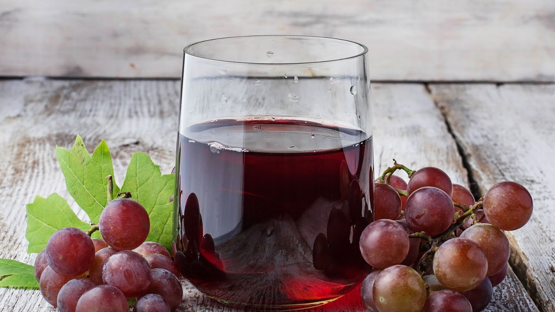 Suco de uva concentrado bebida incrível para desfrutar quando desejar (Imagem Canva)