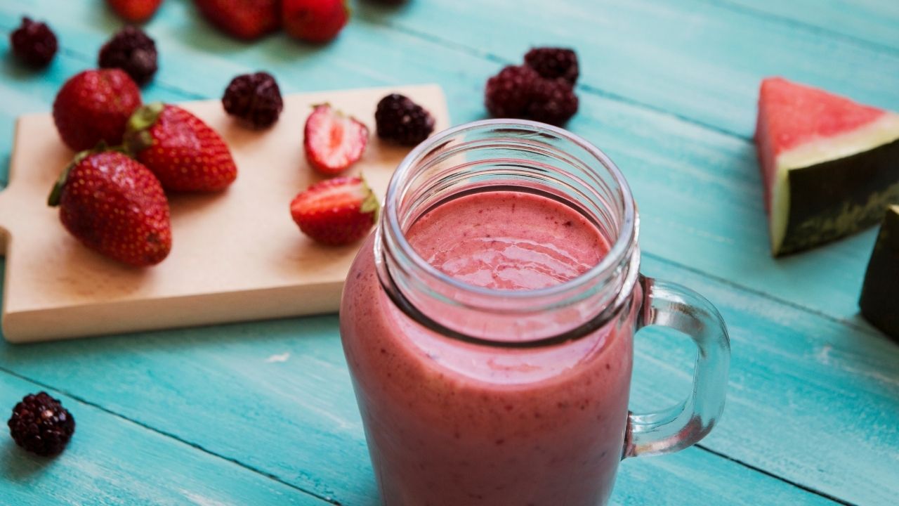 Antioxidante concentrado, suco de frutas vermelhas: veja como fazer essa bebida
