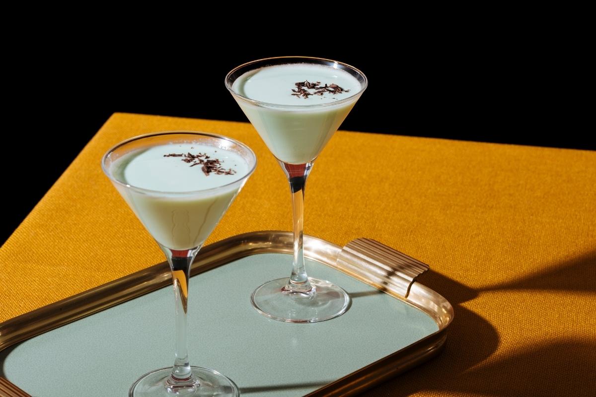 Drink Grasshopper: bebida mista alcoólica feita com menta; confira as melhores versões