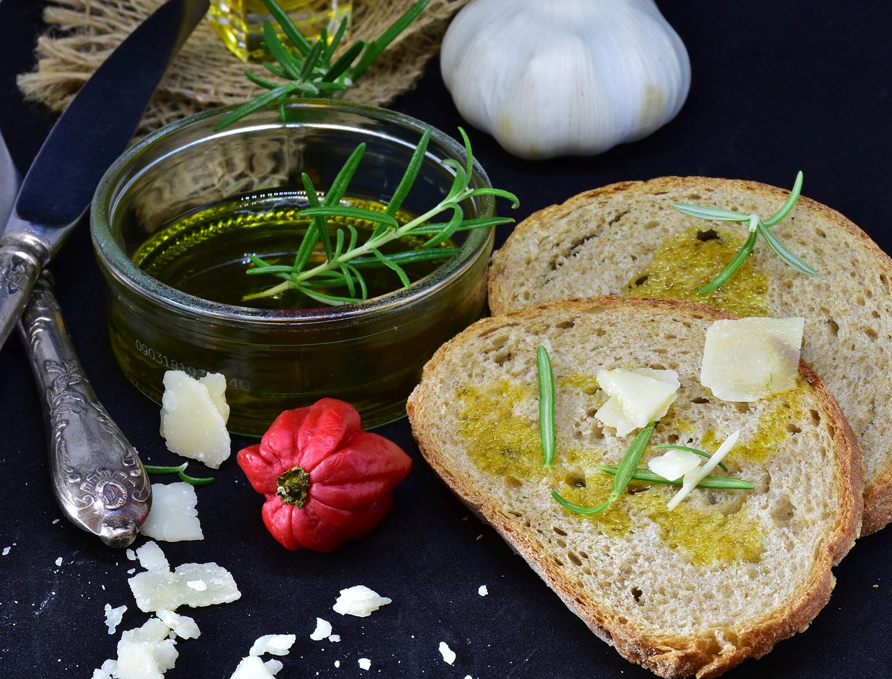 Pão de alho caseiro com maionese: aperitivo perfeito