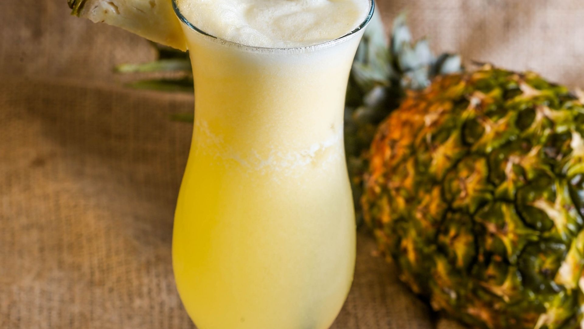 suco de abacaxi com hortelã bebida refrescante (Canva)
