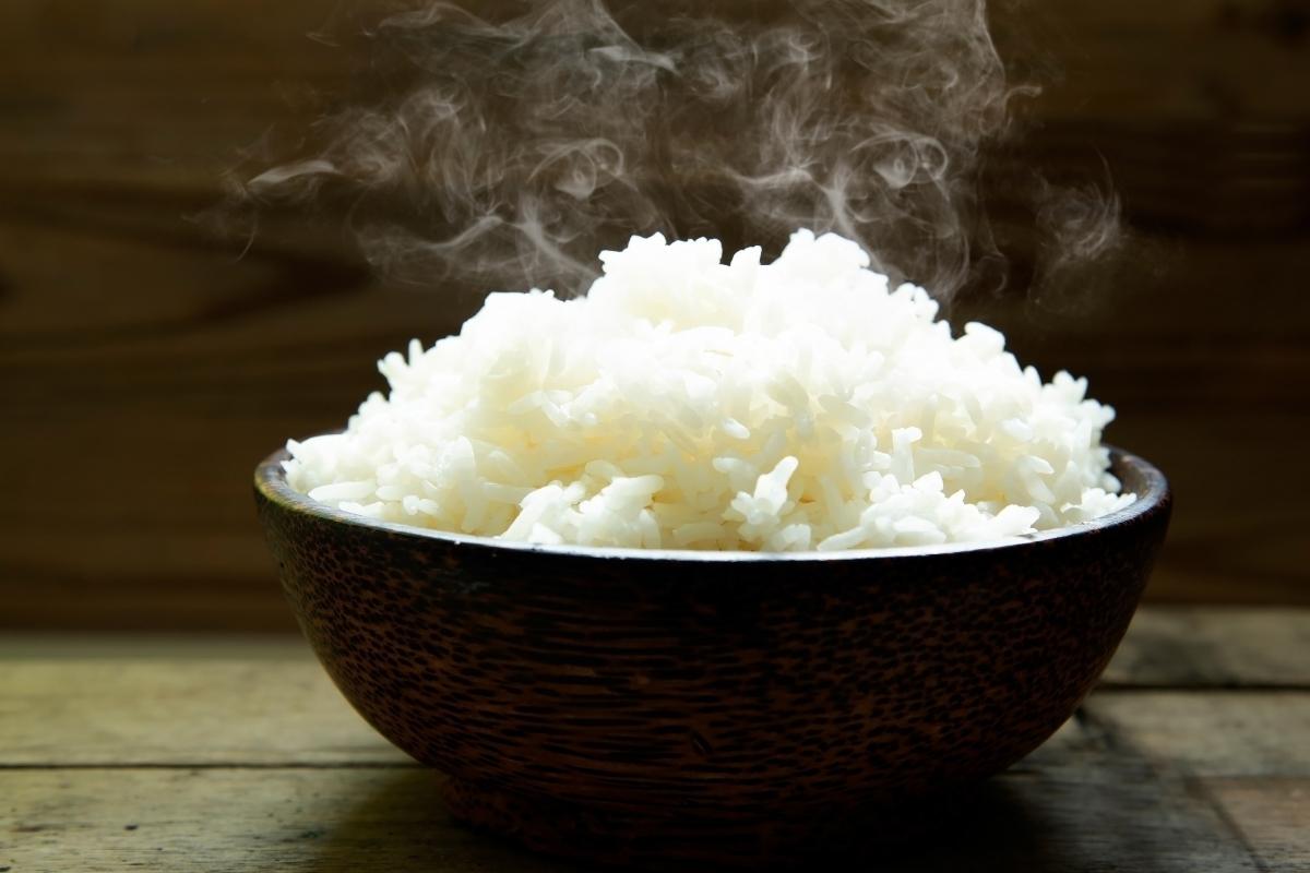 5 erros ao preparar arroz: veja se você comete algum e passe a fazer a receita perfeita