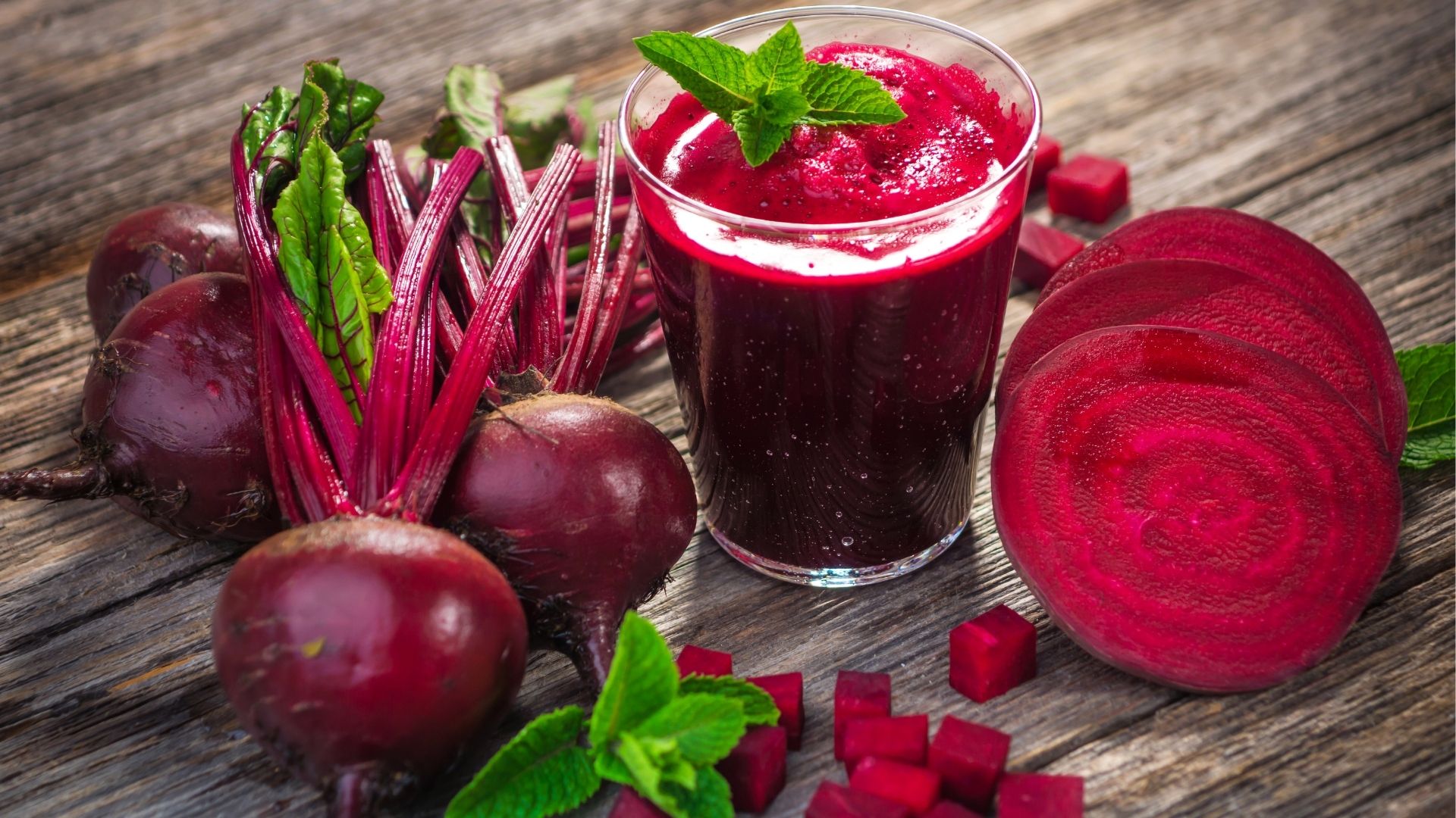 Bebida suco explosão de vitaminas beterraba com laranja (Imagem canva)