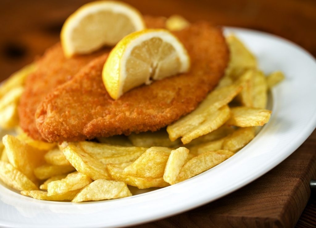 Bife De Porco à Milanesa Para Almoço Prato Ideal Para 10 Pessoas