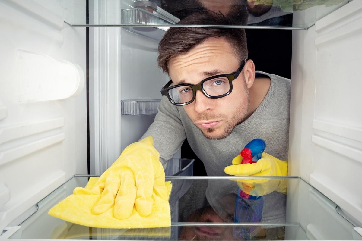 Como limpar geladeira por dentro e por fora? Veja dicas para facilitar sua vida