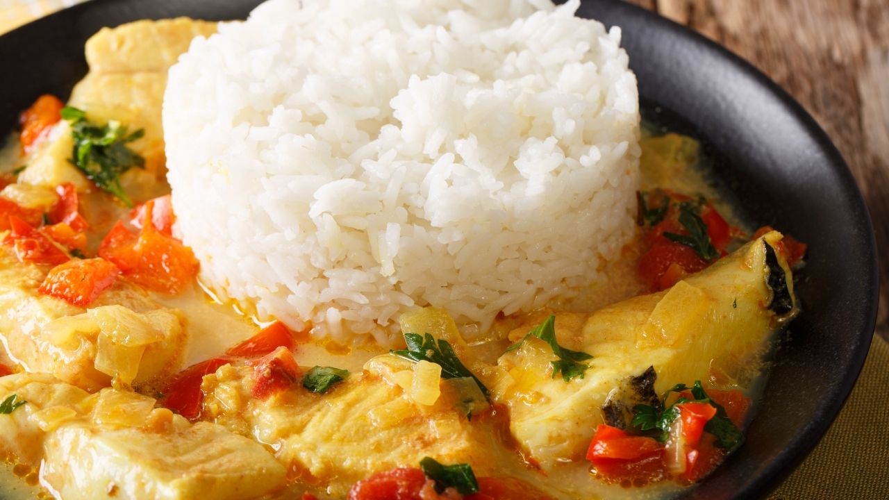 Ensopado de peixe para almoço