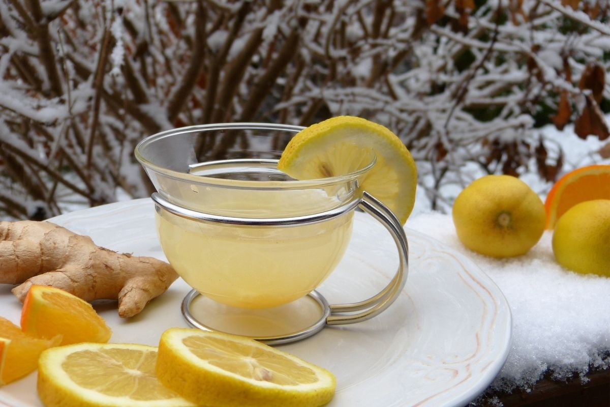Receita de chá de limão, mel e gengibre: bebida maravilhosa