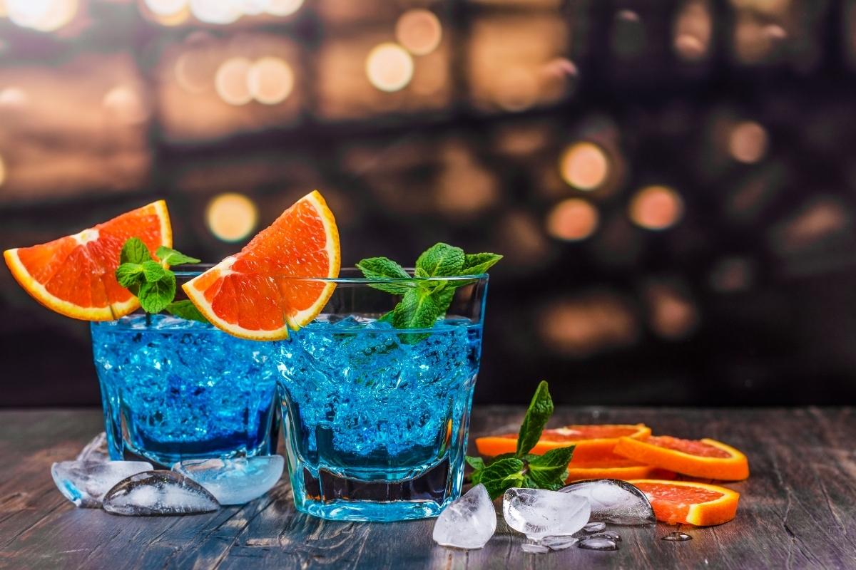 Drink Lagoa Azul sem álcool: veja como preparar essa bebida mista criada nos anos 80 que faz sucesso até hoje