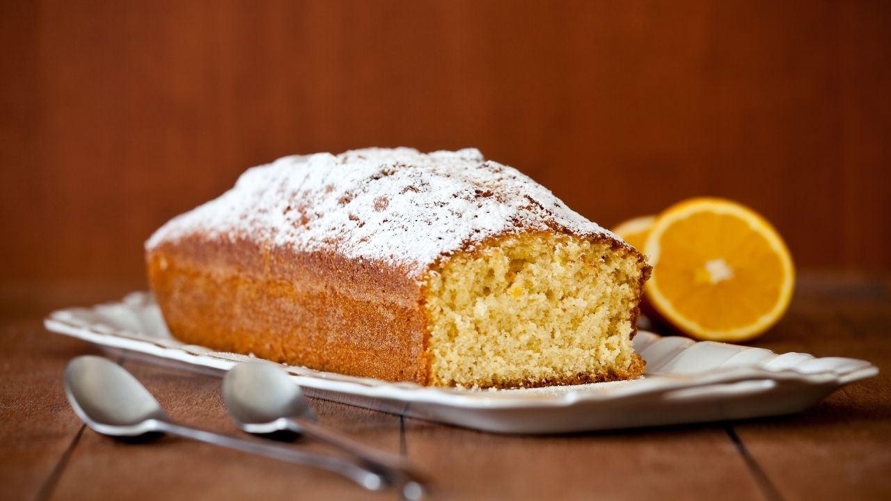 bolo de laranja simples para o café da manhã