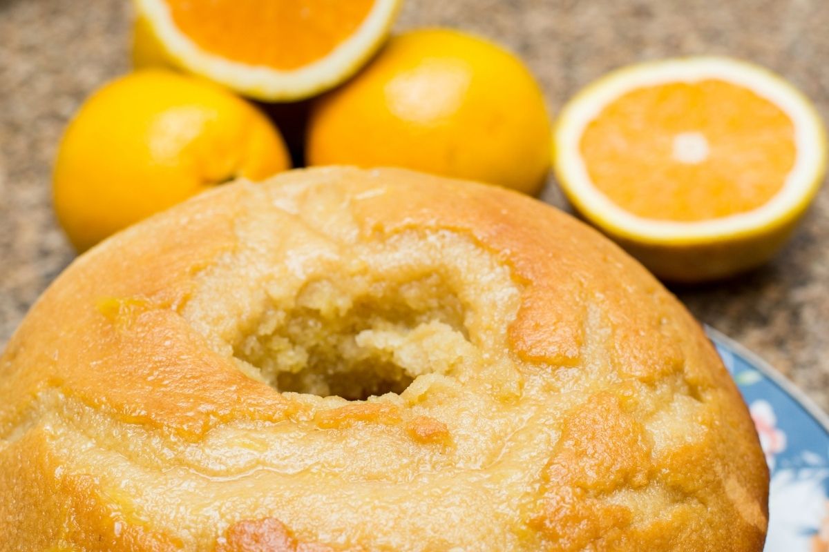 bolo simples de laranja para o café da manhã