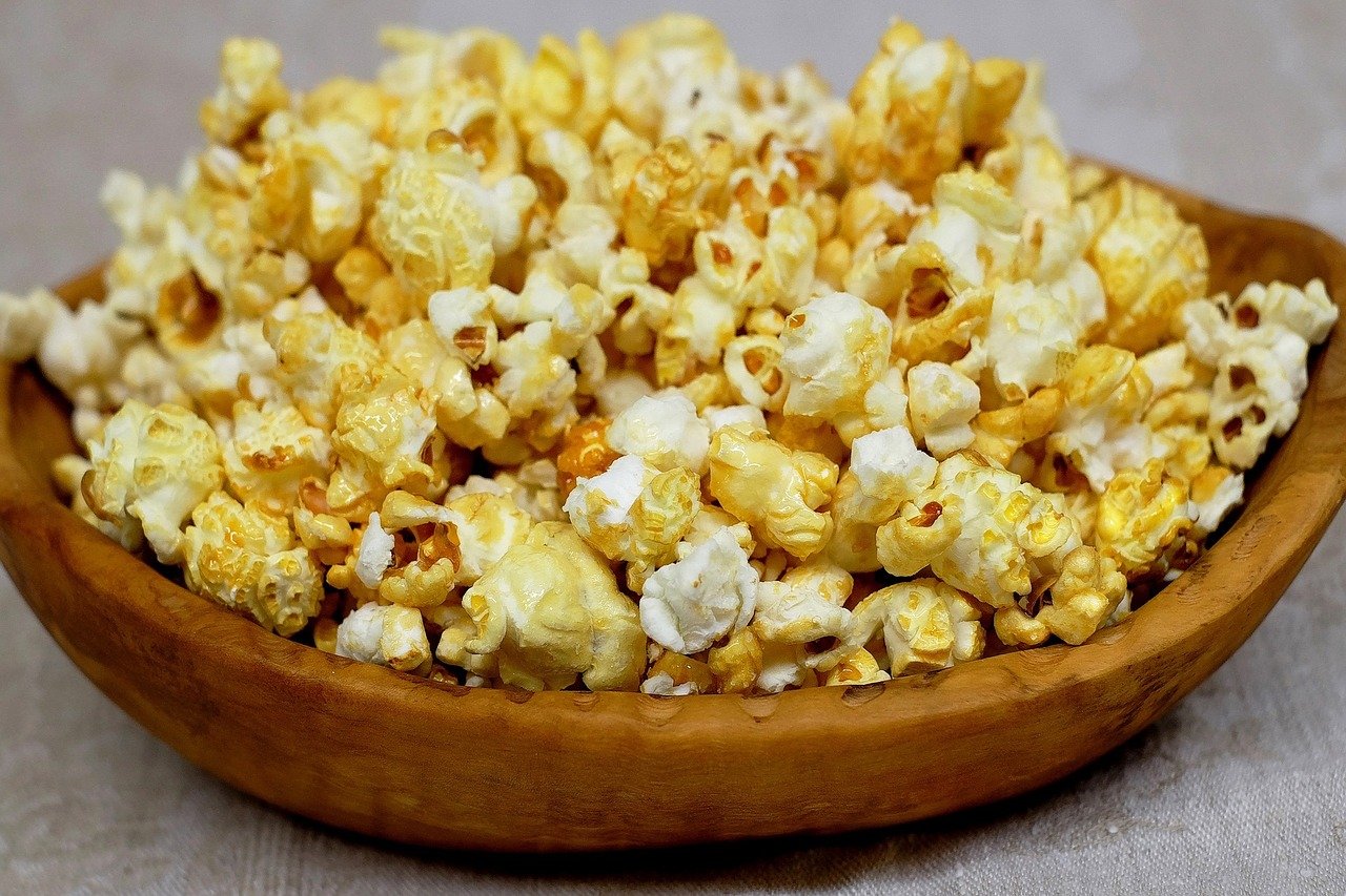Pipoca com manteiga , lanche