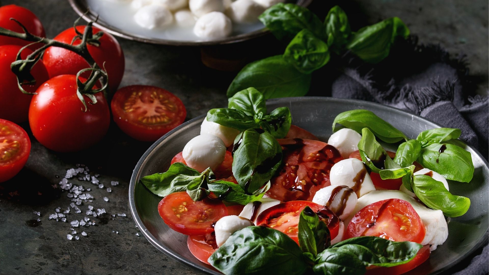 Salada caprese (canva) (1)
