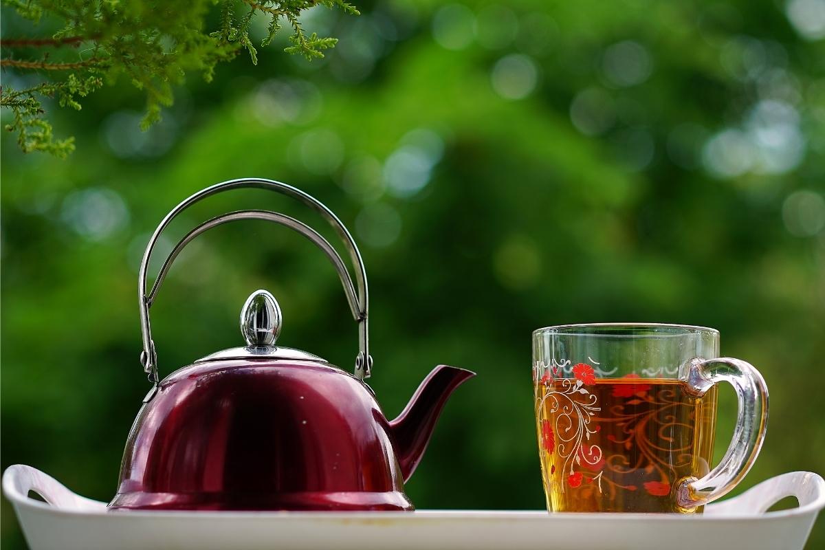 Desinchá: aprenda como fazer este chá poderoso para diminuir a retenção de líquidos