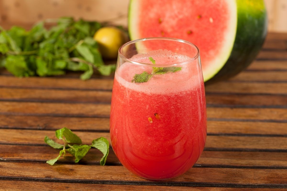 Suco nutritivo de melancia com gengibre, bebida