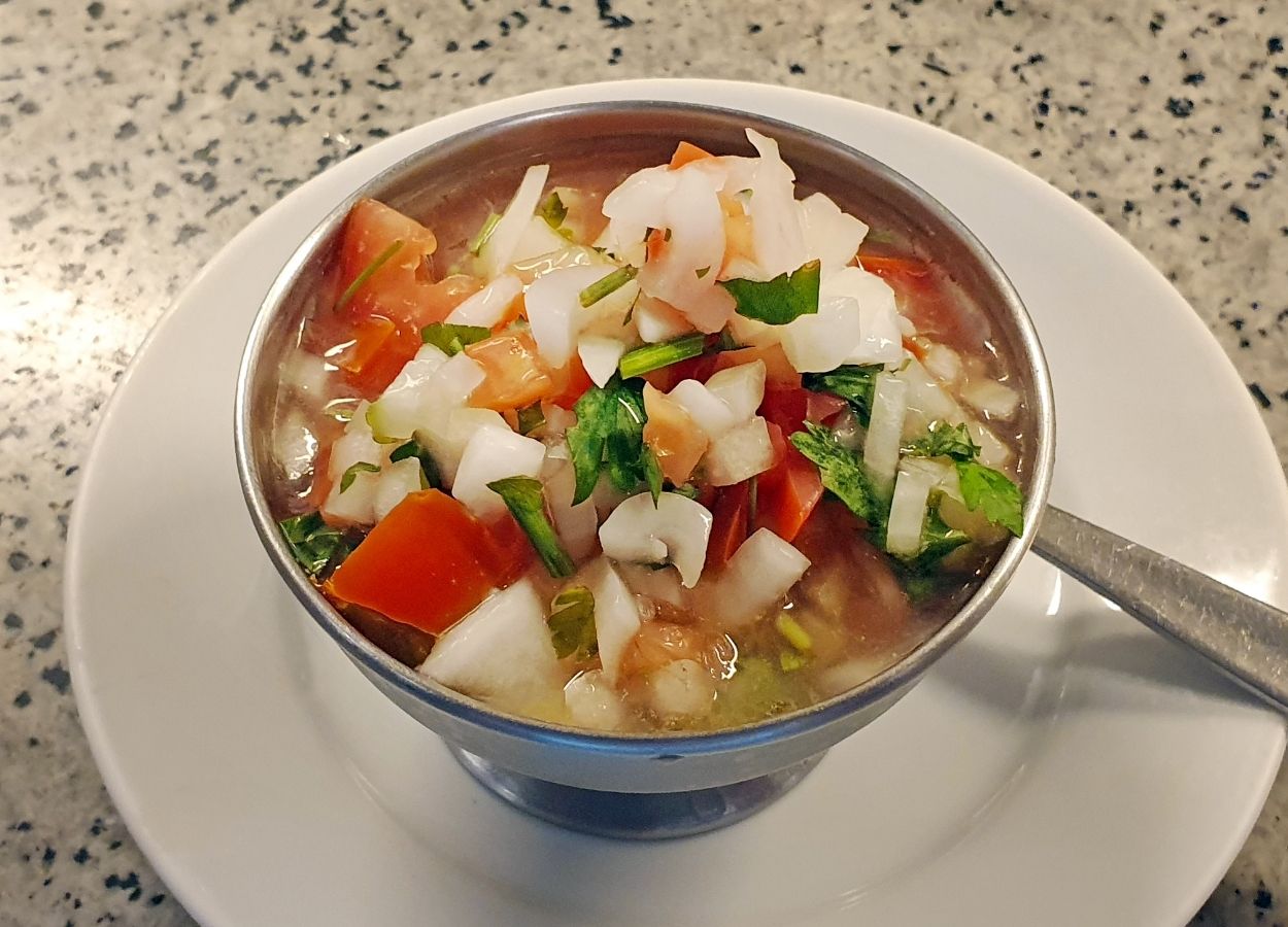 verdadeira vinagrete de churrasco que serve de acompanhamento