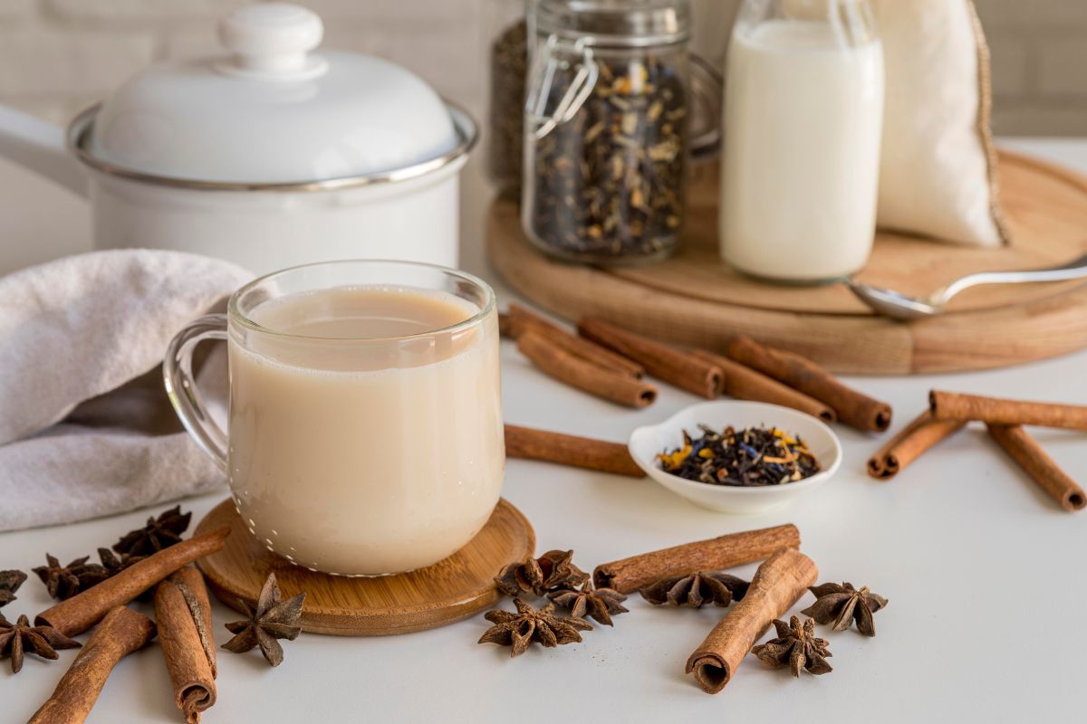 Chá de canela com amendoim; receita tradicional que aquece - Foto: Canva