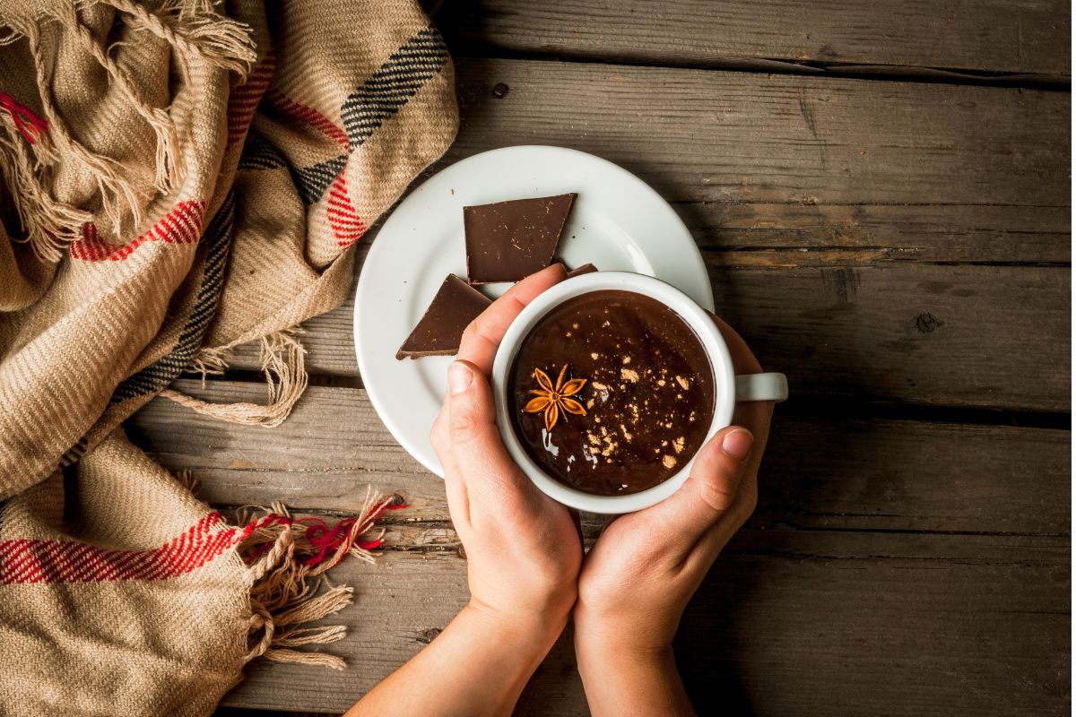 Chocolate quente com toda cremosidade que a bebida pode oferecer - Foto: Canva