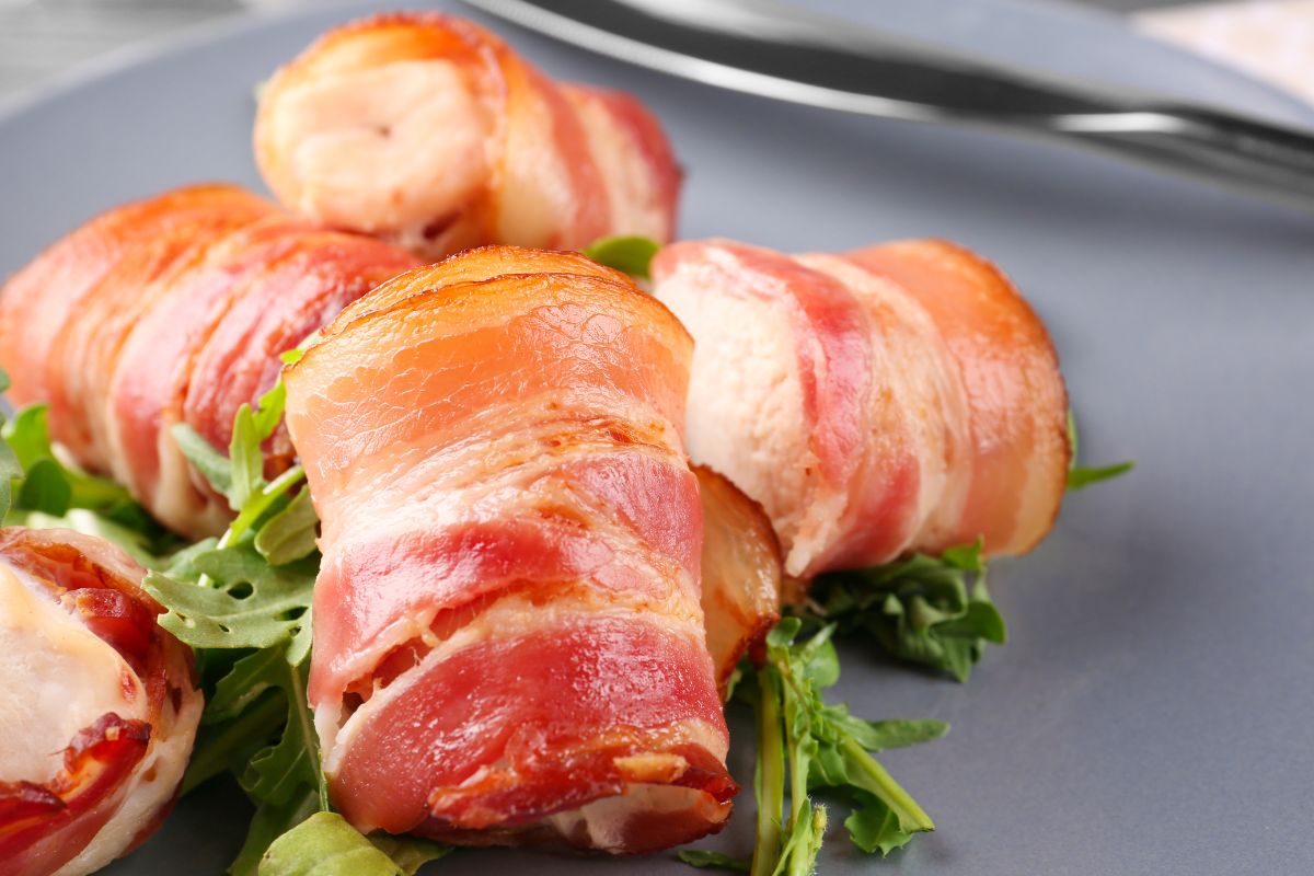 Medalhão de frango com Bacon; um prato irresistível - Foto: Canva