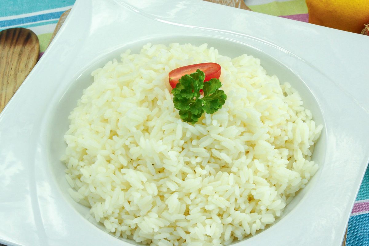 5 passos para fazer um arroz gostoso e soltinho. Foto: Canva Pro