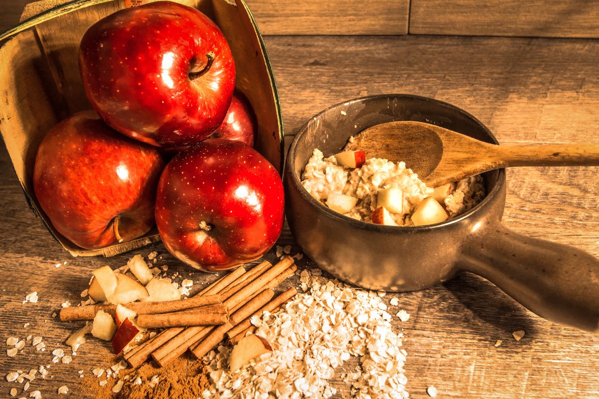 Bolo de maçã com canela; receita incrível para lanche - Foto: Canva