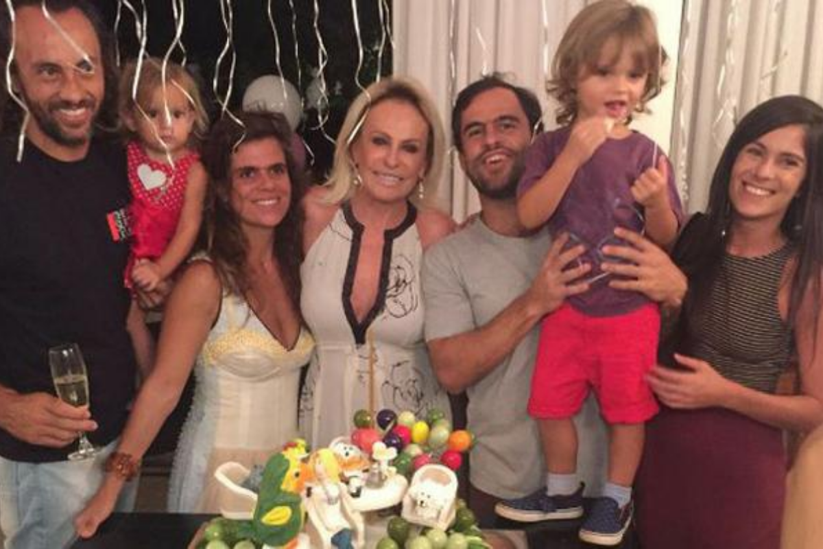 Ana Maria Braga com filhos e netos - Imagem Reprodução Instagram