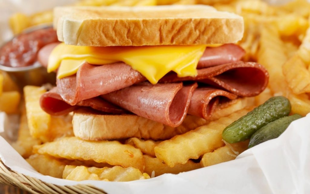 Sanduíche de mortadela do mercadão de São Paulo Viagens Baratas