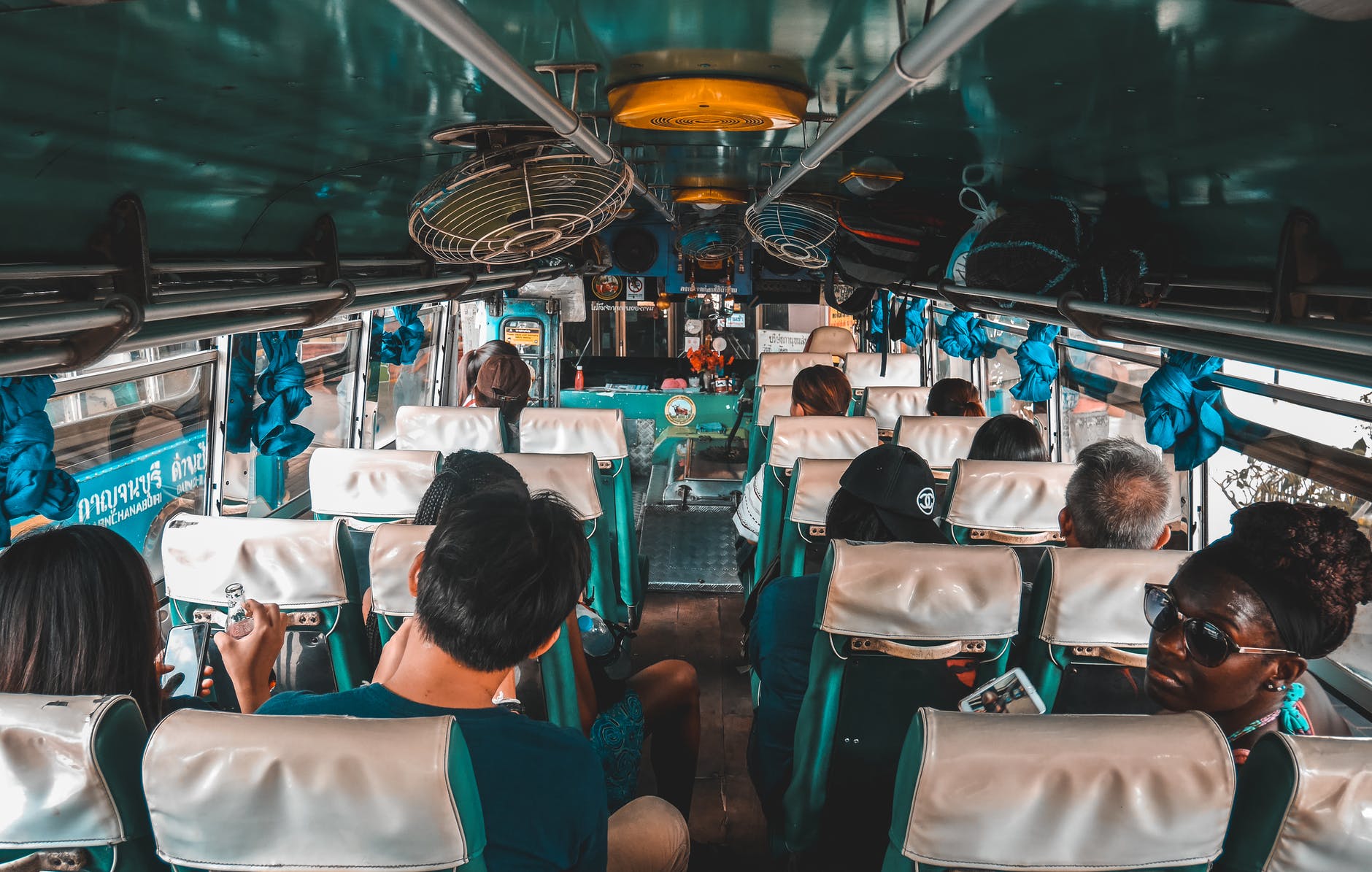 Cuidados ao viajar de ônibus durante a pandemia.