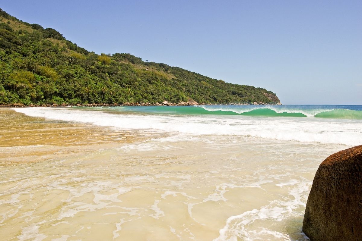 Ilha no Rio de Janeiro com praias de cinema: descubra Ilha Grande em Angra dos Reis.