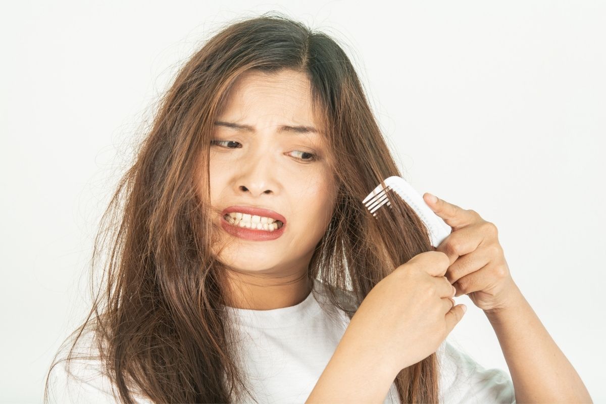 Seu cabelo está muito descuidado? Confira 5 erros fatais que destroem os cabelos!