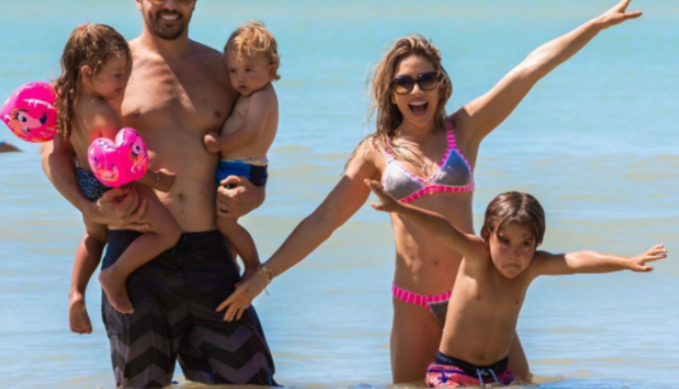 Patrícia Abravanel posta foto na praia com a família e web reage sobre o corpo da apresentadora