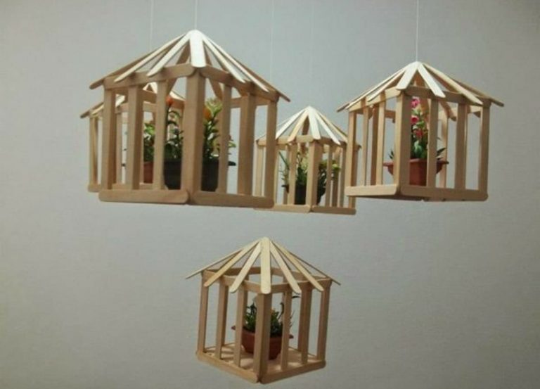 Fazer arte com palitos de picolé é algo sustentável e barato