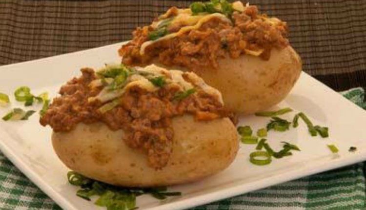 As batatas recheadas podem ser servidas como prato principal ou acompanhamento