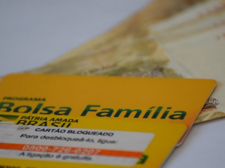NIS 4 do Bolsa Família: beneficiários já podem sacar a 8ª parcela do auxílio residual