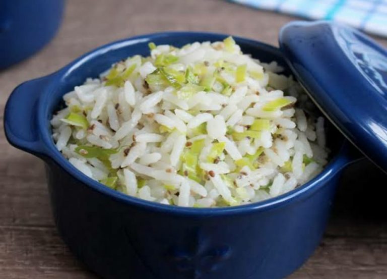 Não tem como usar alho poró no arroz sem se apaixonar