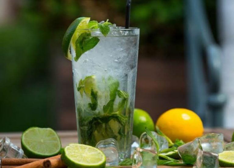 Fazer um mojito em casa vai te fazer ganhar pontos nas reuniões com amigos