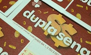 Dupla-sena hoje (29) pode premiar 200 mil reais/Créditos: Folha Go!