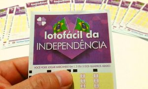 Sorteio da Lotofácil de hoje (30/10). O prêmio é de 3,5 milhões de reais/ Créditos: Folha Go