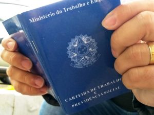 Quem teve o contrato suspenso ou redução de jornada tem direito ao 13º e férias?